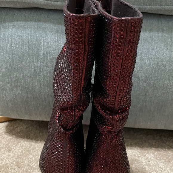 Elegant Burgundy Women's Boots - Picture 7 of 12